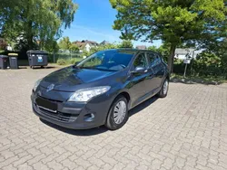 Grau Gebraucht 2009 Renault Mégane III Limousine | 4.000 € (Fairer Preis)