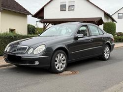Grau Gebraucht 2002 Mercedes E500 Limousine | 11.000 € (Etwas zu teuer)