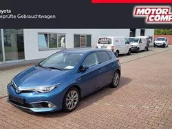 Denimblau metallic Gebraucht 2016 Toyota Auris Hybrid Plus | 15.675 € (Fairer Preis)