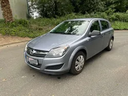 Lichtsilber/silver lightning Gebraucht 2009 Opel Astra Limousine | 4.400 € (Fairer Preis)