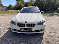 Weiß Gebraucht 2011 BMW 530 Comfort Edition Kombi | 7.000 €