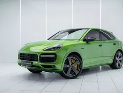 Grün Gebraucht 2022 Porsche Cayenne Turbo S SUV | 182.000 €