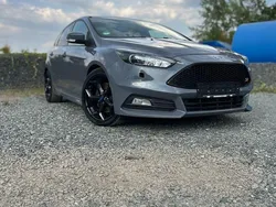 Grau Gebraucht 2015 Ford Focus Sport Limousine | 8.900 € (Fairer Preis)