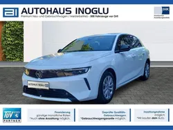 Weiß Gebraucht 2023 Opel Astra Business Edition Limousine | 17.980 € (Guter Preis)