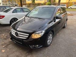 Nachtschwarz Gebraucht 2013 Mercedes B180 Van / Kleinbus | 7.900 €