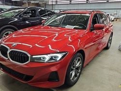 Rot Gebraucht 2023 BMW 320 Kombi | 24.490 € (Guter Preis)