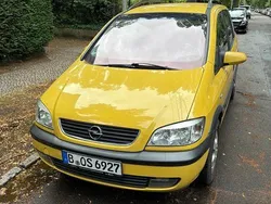 Gelb Gebraucht 2001 Opel Zafira Van / Kleinbus | 2.100 € (Fairer Preis)
