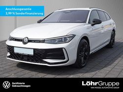Oryxweiß perlmutteffekt Gebraucht 2024 VW Passat R-line Kombi | 43.980 € (Superpreis)