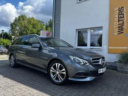 Grau Gebraucht 2016 Mercedes E220 Avantgarde Kombi | 23.885 € (Fairer Preis)