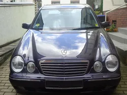 Blau Gebraucht 2000 Mercedes E270 Avantgarde Limousine | 7.000 € (Etwas zu teuer)