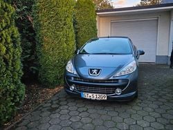 Grau Gebraucht 2008 Peugeot 207 CC Platinum Cabrio | 5.300 € (Etwas zu teuer)