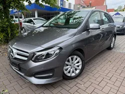 Grau Gebraucht 2017 Mercedes B180 Van / Kleinbus | 17.950 € (Fairer Preis)