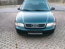 Grün Gebraucht 1996 Audi A4 Limousine | 4.650 €
