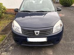 Blau Gebraucht 2011 Dacia Sandero Limousine | 3.700 € (Etwas zu teuer)