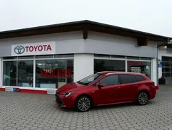 Rot Gebraucht 2024 Toyota Corolla Team Kombi | 31.990 € (Teuer)