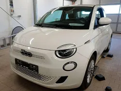 Weiß Gebraucht 2023 Fiat 500e Icon Kleinwagen | 21.898 € (Fairer Preis)