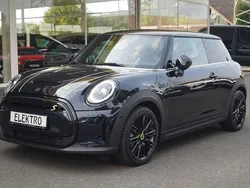 Schwarz Gebraucht 2022 Mini Cooper SE Kleinwagen | 23.500 € (Teuer)