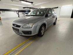 Silber Gebraucht 2005 Ford Focus Ghia Limousine | 800 € (Superpreis)