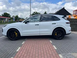 Weiß Gebraucht 2018 Porsche Cayenne Turbo SUV | 51.590 €
