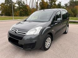 Grau Gebraucht 2016 Citroën Berlingo Feel Van / Kleinbus | 7.700 € (Fairer Preis)