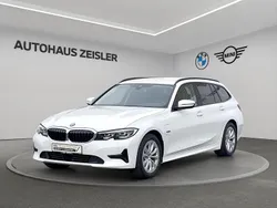 Alpinweiß uni Gebraucht 2022 BMW 320e Sport Line Kombi | 26.970 € (Fairer Preis)
