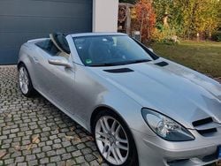 Silber Gebraucht 2008 Mercedes SLK200 Cabrio | 15.700 €