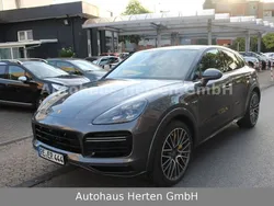 Grau Gebraucht 2020 Porsche Cayenne Turbo S SUV | 189.000 €