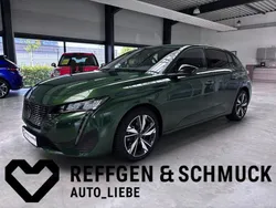 Olivgrün (metallic) Gebraucht 2024 Peugeot 308 Allure Limousine | 24.740 € (Guter Preis)