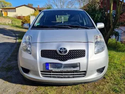 Silber Gebraucht 2006 Toyota Yaris Kleinwagen | 2.450 € (Fairer Preis)