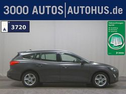 Grau Gebraucht 2021 Ford Focus Cool & Connect Limousine | 8.950 €