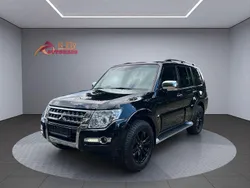 Schwarz Gebraucht 2016 Mitsubishi Pajero Top SUV | 24.980 € (Fairer Preis)