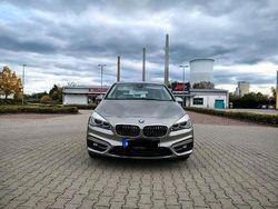 Grau Gebraucht 2015 BMW 220 Active Tourer Luxury Line Van / Kleinbus | 13.000 € (Fairer Preis)
