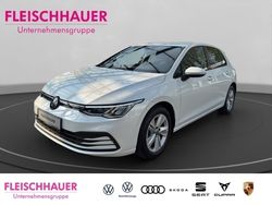 Weiss Gebraucht 2023 VW Golf VIII Life Limousine | 25.770 € (Fairer Preis)