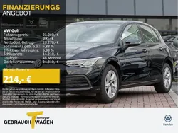 Grenadillschwarz metallic Gebraucht 2024 VW Golf VIII Life Limousine | 21.260 € (Superpreis)