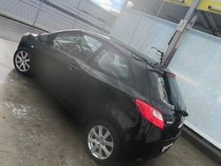 Schwarz Gebraucht 2010 Mazda 2 Kleinwagen | 2.500 €