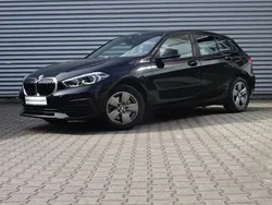 Schwarz uni Gebraucht 2021 BMW 118 Advantage Kleinwagen | 18.399 € (Fairer Preis)