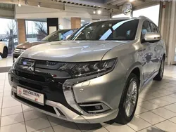 Silber Gebraucht 2020 Mitsubishi Outlander P-HEV Plus SUV | 22.990 € (Fairer Preis)
