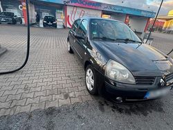 Schwarz Gebraucht 2005 Renault Clio II Limousine | 1.800 € (Fairer Preis)