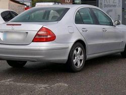 Silber Gebraucht 2002 Mercedes E220 Limousine | 3.800 € (Fairer Preis)