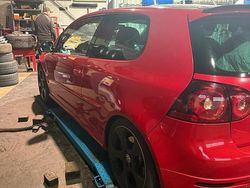 Rot Gebraucht 2006 VW Golf V Edition Kleinwagen | 7.000 €