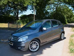 Grau Gebraucht 2011 Mercedes B180 Van / Kleinbus | 7.500 € (Fairer Preis)