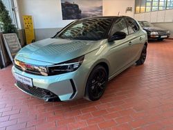 Grün Neu 2025 Opel Corsa Limousine | 21.590 € (Etwas zu teuer)