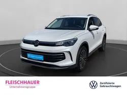 Weiss Gebraucht 2024 VW Tiguan Life SUV | 38.490 € (Fairer Preis)