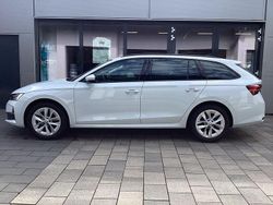 Moon weiß perleffekt (metallic) Gebraucht 2024 Skoda Octavia Selection Kombi | 31.950 € (Fairer Preis)