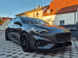 Grau Gebraucht 2019 Ford Focus ST Limousine | 20.200 € (Guter Preis)