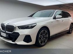 Alpinweiß uni Gebraucht 2024 BMW 520 M Sport Kombi | 51.749 € (Guter Preis)