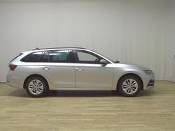 Grau Gebraucht 2023 Skoda Octavia Ambition Kombi | 15.780 € (Superpreis)