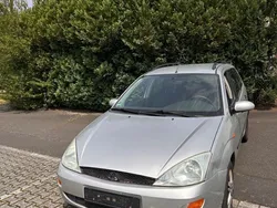 Silber Gebraucht 2001 Ford Focus Ambiente Kombi | 800 € (Fairer Preis)