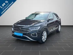 Deep black perleffekt indiumgrau metallic (metallic) Gebraucht 2023 VW T-Roc Style SUV | 20.900 € (Guter Preis)