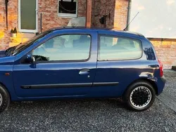 Blau Gebraucht 2002 Renault Clio II Expression Kleinwagen | 1.400 € (Teuer)